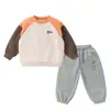 Conjunto de Sudadera y Pantalón de Chándal de Dos Piezas para Niño Estilo Europeo, Nuevo Modelo Otoño 2026, Ropa Infantil para Niños Pequeños, Estilos de Primavera y Otoño