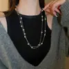 Collar largo vintage floral de perlas con incrustaciones de diamantes, cadena de suéter elegante estilo francés, lujo ligero y de alta gama, accesorio versátil