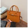Atacado Transfronteiriço Nova Bolsa de Mão de Luxo de Alta Qualidade, Bolsa de Ombro Elegante com Padrão de Pedra para o Dia a Dia, Bolsa Transversal Retro de Ombro Único para Mulheres