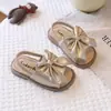 Sandalias Nuevas de Verano 2026 para Niñas Zapatos Infantiles Zapatos de Princesa para Niñas Pequeñas Suela Suave Zapatos Antideslizantes Zapatos de Playa Sandalias