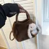 Bolso de mano de felpa transfronterizo, bolso tote pequeño para mujer, nueva colección otoño/invierno 2026, bolso de hombro esponjoso, bolso cruzado