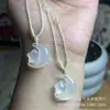 Novo Pingente de Fivela da Paz Tipo Gelo Calcedônia Branca Ágata Natural Jade Cavalo Pingente Venda por Atacado Transmissão ao Vivo Item Mais Vendido