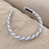 Estilo Coreano Nova Faixa de Cabelo com Cabeça de Esponja Listrada Floral Azul e Branco Fresca de Verão Elegante Acessório de Cabelo com Presilha de Cabelo Alta para Uso Externo para Mulheres