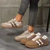Tênis de treino alemães de sola reta transfronteiriços para mulheres, novos tênis esportivos de outono e primavera para comércio exterior de tamanho grande, sapatos casuais femininos da moda com cadarço