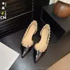 Sandalias Planas de Charol Deslumbrantes para Mujer, Estilo V, Punta Puntiaguda, Corte Lateral, con Remache Elevador de Altura de 4 cm, Nuevo Modelo Verano 2025
