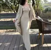 Conjunto de suéter suave y romántico estilo francés para mujer, con un elegante chal y un vestido sin tirantes de dos piezas.