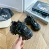 Zapatos Casuales de Moda Tendencia 2026 Otoño Nuevo Modelo Zapatos Deportivos para Niños y Niñas Transpirables Ligeros Antideslizantes Suela Suave Zapatos de Papá