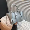 Bolso de Mano Retro Francés de Nicho para Mujer 2026 Nuevo Verano Versátil de Moda Bolso Cubo Bolso de Hombro Único Cruzado