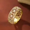 Anel Novo Huajie Europeu e Americano com Textura Italiana Imitada Anel Dourado Esculpido Vazado Anel com Padrão Estilo Palácio Retrô