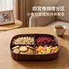 ¡Guau, esta charola para snacks de PP con acabado tipo madera y cuatro compartimentos es perfecta para organizar bocadillos, evitar que se mezclen y es ideal para usar en la mesa de centro de la sala, para reuniones en casa y para servir bocadillos a los invitados!