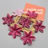 Atacado do Fabricante de Filmes 3D Realistas de Pétalas Artificiais de Lírio, Pedaços de Flores Falsas, Acessórios de Cabeça Decorativos de Flores, Flores para Penteado, Flores de Seda e Materiais Artesanais