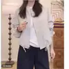 Jaqueta simples estilo coreano com gola alta para mulheres, comprimento curto, coleção de outono de 2026, moderna, versátil, modelagem solta, top jaqueta que rejuvenesce, tendência