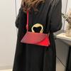 Bolso Pequeño Cuadrado de Moda con Solapa Irregular Oblicua con Patrón de Cocodrilo Diseño Estilo Occidental 2024 con Asa Dura para Hombro o Cruzado para Mujer