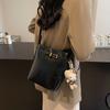 Bolso nuevo mujer 2024 popular bolso cubo retro Joker este año popular otoño e invierno casual hombro mensajero