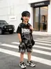 Conjunto Ligero para Niños 2026 Nuevo Estilo para Niños Pequeños, Verano Rayas Verticales Diseño de Letras, Elegante Conjunto de Dos Piezas de Manga Corta con Cuello Redondo para Niños