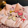 Conjunto de Quatro Peças de Lã Leite Cartoon Girly Inverno Espessado Conjunto de Três Peças para Dormitório Estudantil Capa de Edredom Lençol Lençol com Elástico
