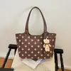 Bolsa casual de bolinhas para mulheres, nova coleção de verão 2026, bolsa de ombro em camurça, grande capacidade, adequada para o dia a dia