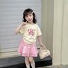 Conjunto de Verano para Niñas 2026 Elegante Moda Infantil Camiseta de Dibujos Animados para Bebé con Cordón Mangas Cortas Falda Corta Conjunto de Dos Piezas
