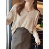 Primavera e Outono Novo Suéter com decote em V Feminino Camisa de Base Fina Design Interno Suéter Solto de Estilo Ocidental Top de Manga Comprida