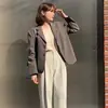 Blazer Cinza Curto Casual Versátil Estilo Britânico para Mulheres Baixas - Coleção Primavera e Outono 2026
