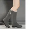 Botas de media caña 2026 invierno nuevas botas de nieve de gamuza para mujer, botas de algodón afelpado para mamá, botas de media caña con tacón grueso para mujer, botas largas para mujer