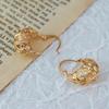 Pendientes de cesta de flores huecas con forma de corazón de Crowe, ligeros y de lujo, de estilo retro francés, de alta gama, con un toque de nicho, de moda, distintivos, exquisitos y sencillos.