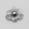 Broche de Flor de Rosa con Diamantes Completos, Estilo Femenino de Alta Gama, Corsage de Perlas Versátil, Diseño de Lujo Ligero, Pin Único, Accesorio para Traje