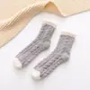 Meias Femininas de Cano Médio Outono e Inverno Forradas com Lã Espessadas Coral Fleece Meias para Dormir Confinamento Meia de Toalha Meias de Pelúcia para Chão de Casa para Mulheres
