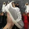 Zapatos de suela roja, un artículo popular transfronterizo en Europa y América, con remaches y pedrería, un diseño plano y un estilo unisex. Son de alta gama, con bloques de color, sencillos, versátiles y adecuados para uso casual.