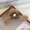 Pinza para el pelo de felpa para mujer, diseño floral tejido, pasador peludo de otoño e invierno, para la parte trasera de la cabeza, nuevo estilo 2026, pinza de tiburón para cabello grueso