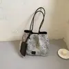 Bolsa Retrô de Grande Capacidade Transfronteiriça para Mulheres 2026 Moda Novo Estilo Chinês Bolsa de Ombro Sob o Braço Bolsa Tote Casual para o Dia a Dia