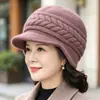 Novos Chapéus Femininos de Inverno, Chapéus Quentes e da Moda de Outono e Inverno, Chapéus de Mãe Espessos e Forrados com Fleece, Chapéus de Lã Tricotados Estilo Coreano para Proteger as Orelhas