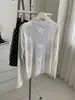 Camiseta Feminina de Renda Bordada Branca Creme Estilo Retrô Francês Manga Longa 26 Outono/Inverno Look Elegante para Camadas Borda Franzida Camisa Base