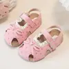 Sandalias Cerradas Huecas para Niñas 2026 Primavera/Verano Nuevos Zapatos Casuales Versátiles de Moda con Moño y Detalle de Encaje