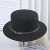 Sombrero Panamá Plano Retro Británico para Mujer Decoración de Hebilla de Cuero Sombrero Plano de Lana Otoño/Invierno Sentido de Alta Gama Sombrero de Copa para Socialité