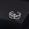 Anel de Cruz de Diamante Vermelho Luxuoso Tendência Nicho Alto Padrão Estilo Empilhável Anel Versátil Iris Incrível