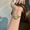 Reloj pulsera de perlas vintage para mujer, lujo ligero, exquisito, simple, elegante, versátil, reloj de cuarzo, accesorio para la mano