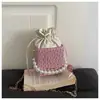 Bolsa minimalista de nicho de alto valor para mulheres, bolsa caixa, outono de 2026, nova, moderna, com textura, corrente, pérola, de ombro único, transversal