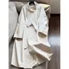 2026 Nuevo Modelo Cuello Alto Reductor de Edad y Cuello Solapa Uso Bidireccional Gabardina Larga Holgada con Cinturón Venta al por Mayor H15GF231843
