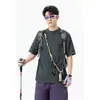 Camiseta masculina de verão para atividades ao ar livre, leve, de seda gelada, secagem rápida, com zíper parcial e manga curta, estilo americano, nova, com linhas simples, camiseta esportiva
