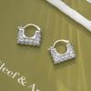 Aretes de bolsa de diamantes completos para mujer de lujo ligero de alta gama europeos y americanos otoño e invierno elegantes exquisitos aretes personalidad ins aretes que combinan con todo
