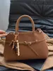Bolsa de Celebridade da Internet Feminina Outono e Inverno 2025 Fivela de Cinto de Camurça Fosca Retrô Bolsa de Mão com Alça de Ombro Bolsa Tote Versão Coreana
