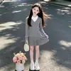 Top de punto de imitación de dos piezas para niña, nuevo diseño de principios de otoño 2026, estilo único, combinado con un conjunto de falda