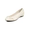 Sapatos versáteis para o dia a dia com interior de pele de carneiro para aumentar a altura, laço, outono de 2026, salto médio anabela, bico redondo, couro genuíno, sapatos baixos simples para mulheres