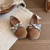 Zapatos pequeños de cuero para niños, zapatos para niñas, nueva colección primavera/otoño 2026, bailarinas de suela blanda con perlas, zapatos de moda para niñas pequeñas, zapatos para actuaciones
