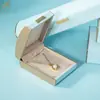 Caja de Joyería de Metal Curvado Estilo Chino de Lujo Ligero, Caja de Joyería para Collar y Pulsera de Piel Sintética y Gamuza Personalizable