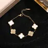 Pulsera de Trébol de Cuatro Hojas Más Vendida en Comercio Electrónico Transfronterizo, Acero de Titanio con Incrustación de Diamantes de 18K, Lujo Ligero, Sensación de Alta Gama, Sencilla, Moderna, Versátil