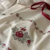 Estilo fresco y sencillo bordado floral juego de cama individual y doble algodón-lino juego de tres o cuatro piezas textil para el hogar