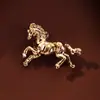 Broche Metálico do Ano Novo do Cavalo do Zodíaco, de Alta Qualidade e Elegante, Apresentando um Cavalo Galopante, Simbolizando Sucesso, Acessório de Roupa