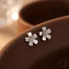 Brincos de Flor de Cerejeira 999 Prata Pura para Mulheres, Luxo Leve, Simples, Versátil, Brincos Doces e Delicados, Elegantes Brincos Pequenos de Flor Incrustados com Diamantes